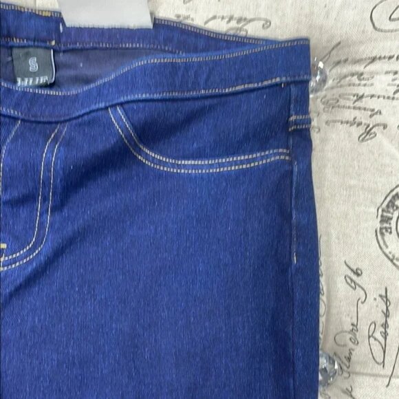 HUE Classic Stretch Denim Legging - Picture 5 of 10